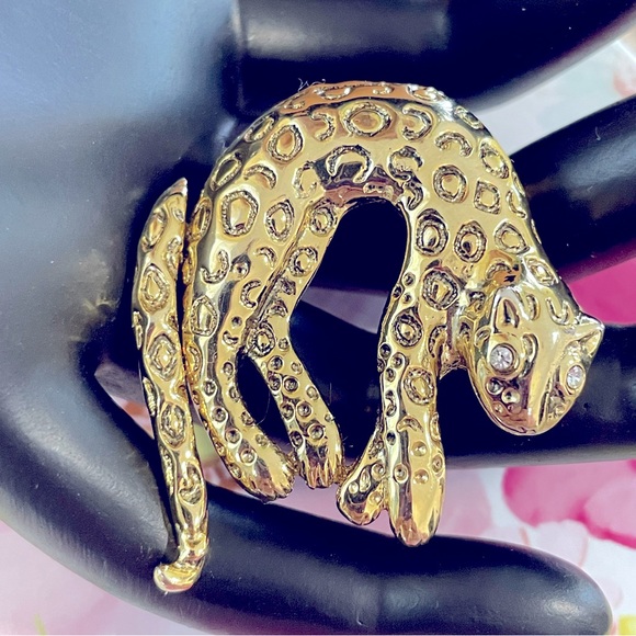 Golg Vintage Leopard Brooch with Moving Tale. - Picture 1 of 5